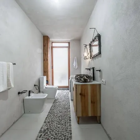 펜션 Kanuni Authentic Albanian House By Pikhost *