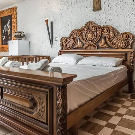 Kanuni Authentic Albanian House By Pikhost Шкодер