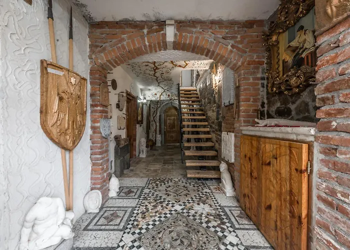 Kanuni Authentic Albanian House By Pikhost *