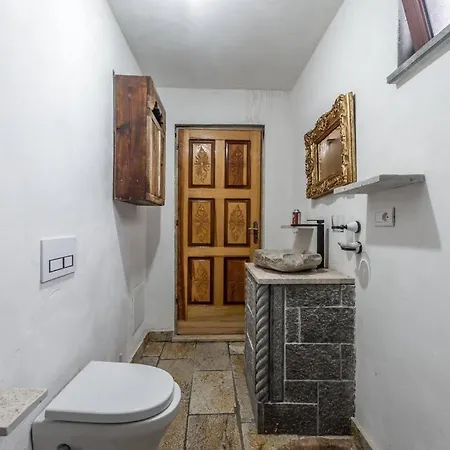 Vakantiehuis Kanuni Authentic Albanian House By Pikhost *