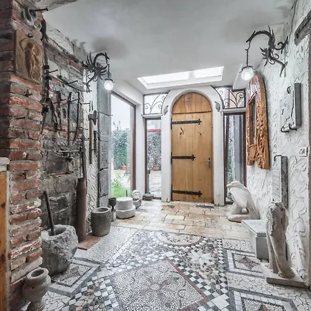 Kanuni Authentic Albanian House By Pikhost * Shkodër