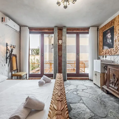 Ferienhaus Kanuni Authentic Albanian House By Pikhost Shkodra