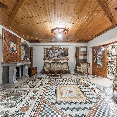 Ferienhaus Kanuni Authentic Albanian House By Pikhost Shkodra