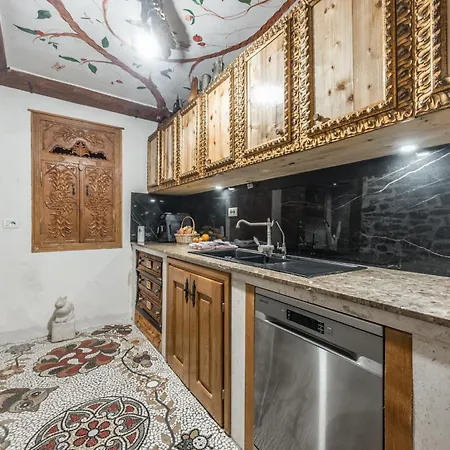Kanuni Authentic Albanian House By Pikhost * Shkodër