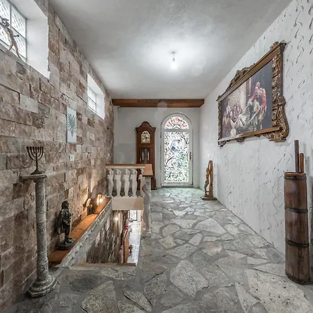 Ferienhaus Kanuni Authentic Albanian House By Pikhost Shkodra